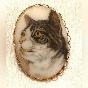 Vintage Porcelain Gold Tone Oval Brooch Tabby Cat Profile 1.5"